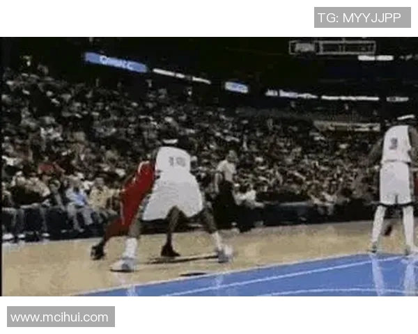 麦迪62分逆转乔丹的经典之战回顾与篮球传奇的对决解析 麦迪62分逆转乔丹的经典之战回顾与篮球传奇的对决解析