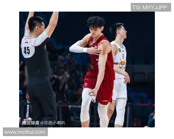 曾凡博的篮球梦想与成长之路探索他在赛场上的突破与未来潜力